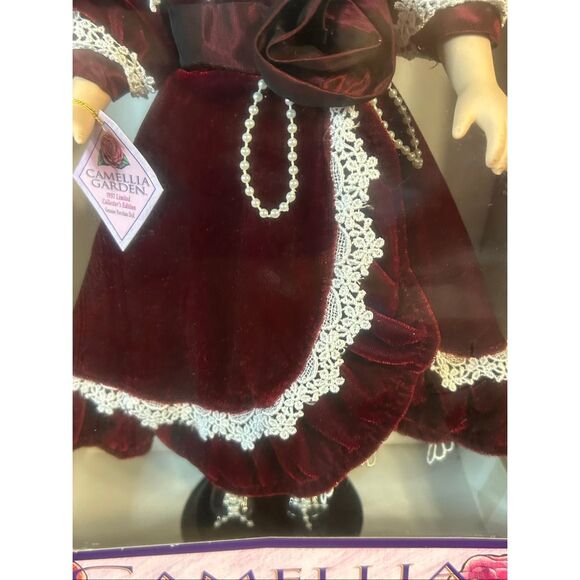 CAMELLIA GARDEN COLLECTION PORCELAIN DOLL 1997 LIMITED COLLECTOR'S EDITION (5746 - Picture 3 of 11